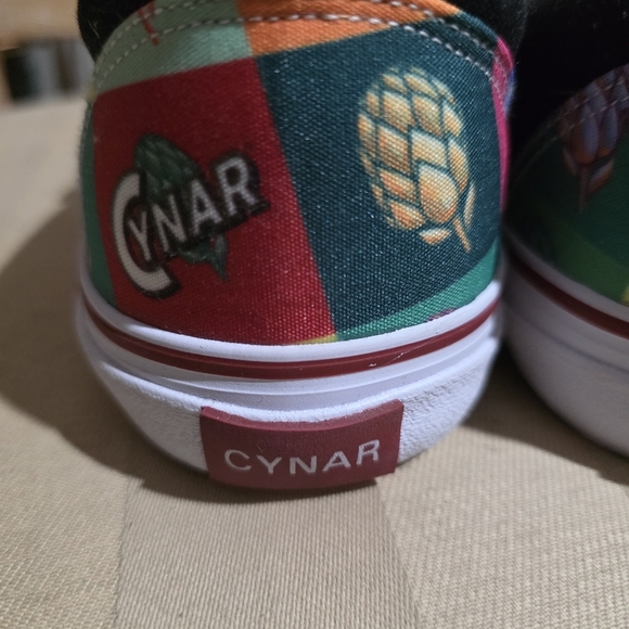 CYNAR 2018 RARE VANS TYPE SLIP ON SHOES NEW WITHOUT TAGS - Picture 7 of 8